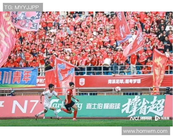 足球巨星乔庄街头现身引发球迷热潮与媒体关注 足球巨星乔庄街头现身引发球迷热潮与媒体关注