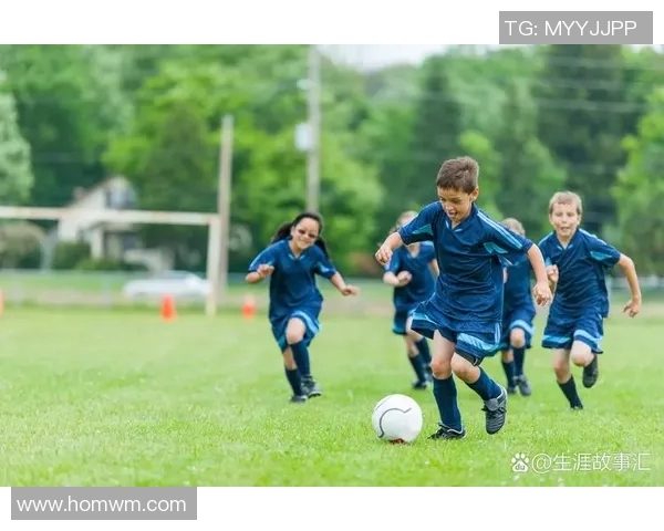 足球明星在训练场上独自挥洒汗水展现超凡技艺的精彩视频合集 足球明星在训练场上独自挥洒汗水展现超凡技艺的精彩视频合集